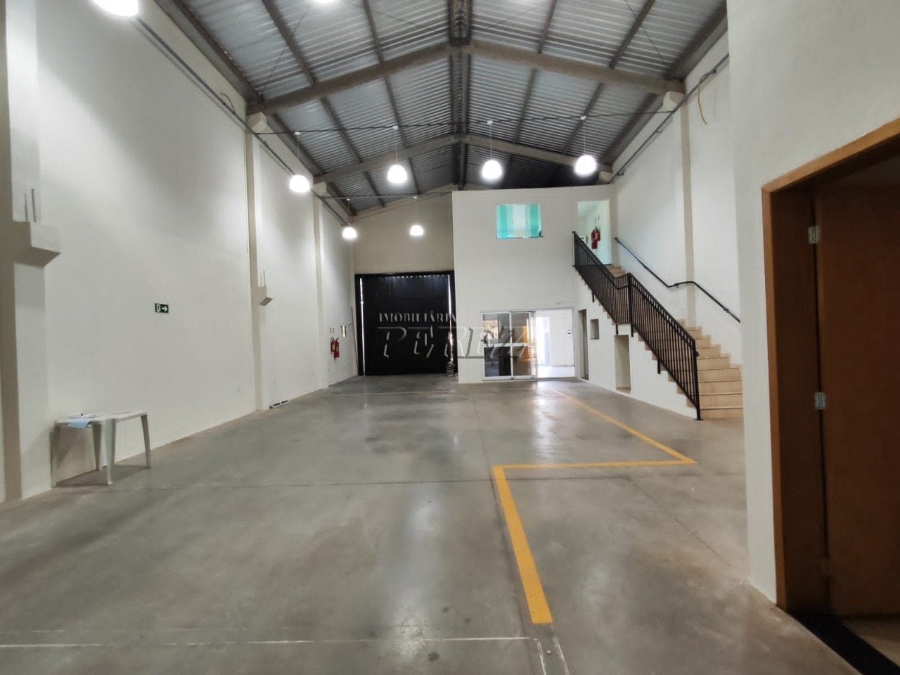 Galpão / Depósito / Armazém para alugar, 218m² - Jardim Belo Horizonte
