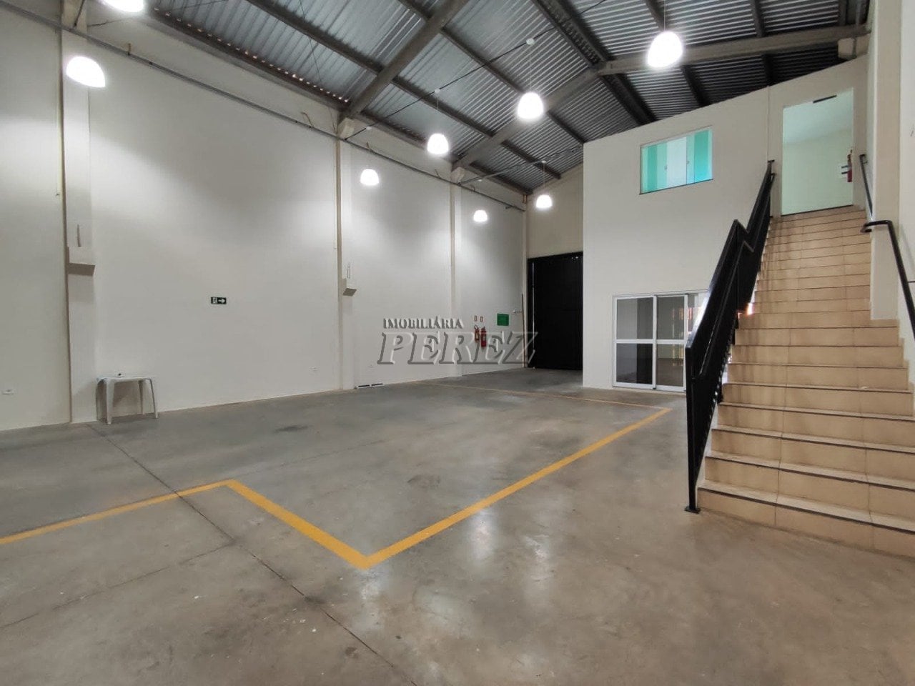 Galpão / Depósito / Armazém para alugar, 218m² - Jardim Belo Horizonte