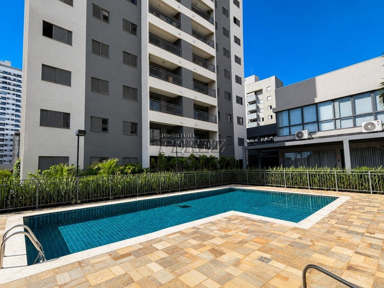 Apartamento à venda e locação no Edifício Vibe, região Sul de Londrina