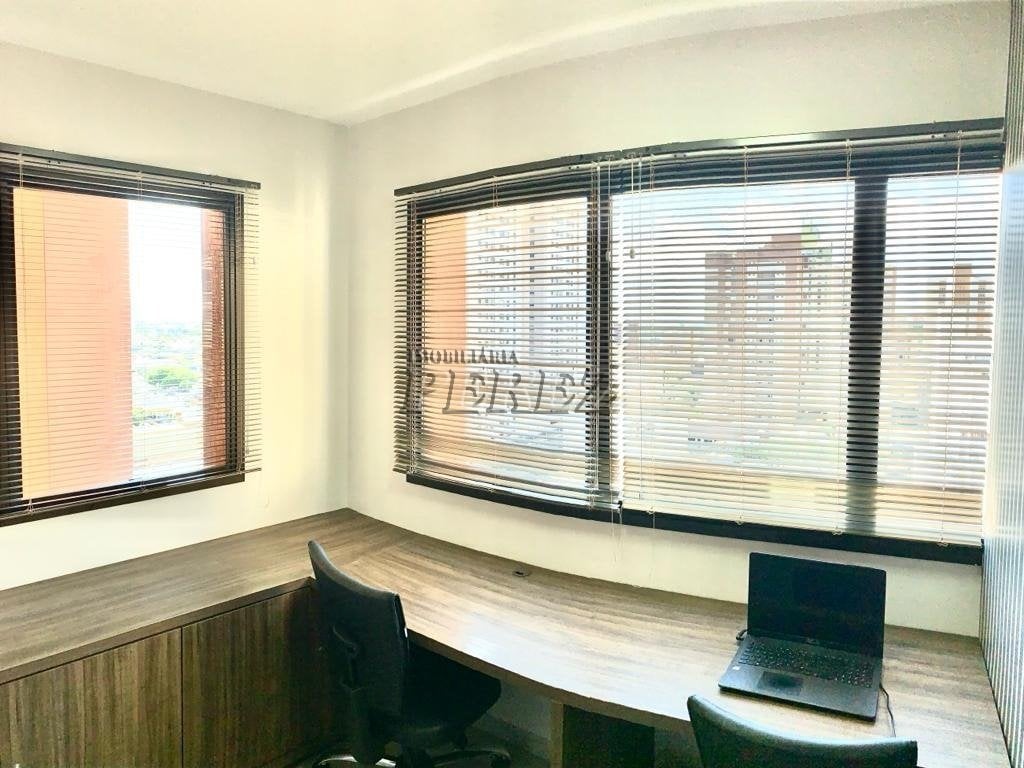 Sala comercial à venda no Edifício Oscar Fuganti - Região central de Londrina