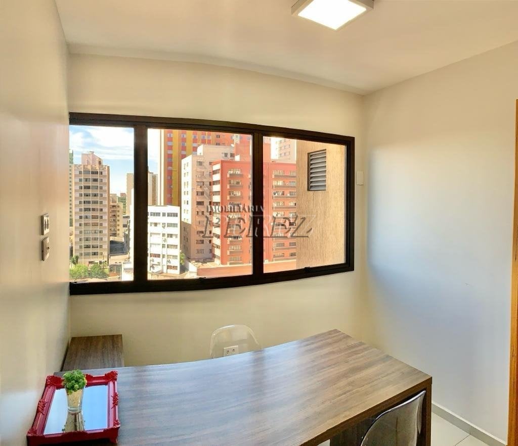 Sala comercial à venda no Edifício Oscar Fuganti - Região central de Londrina