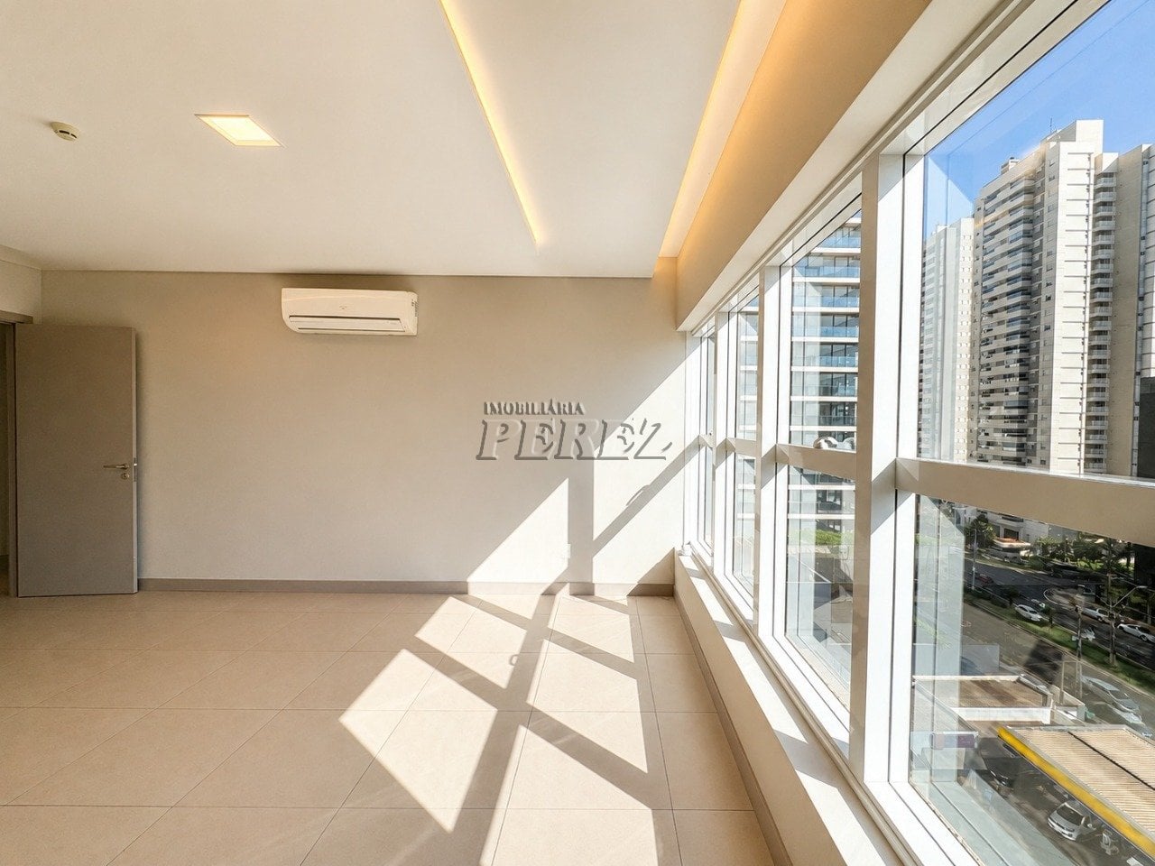 Sala para alugar no Torre Siena - Gleba Palhano, Próximo ao Lago Igapó