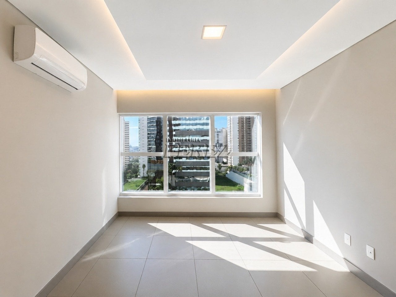 Sala para alugar no Torre Siena - Gleba Palhano, Próximo ao Lago Igapó