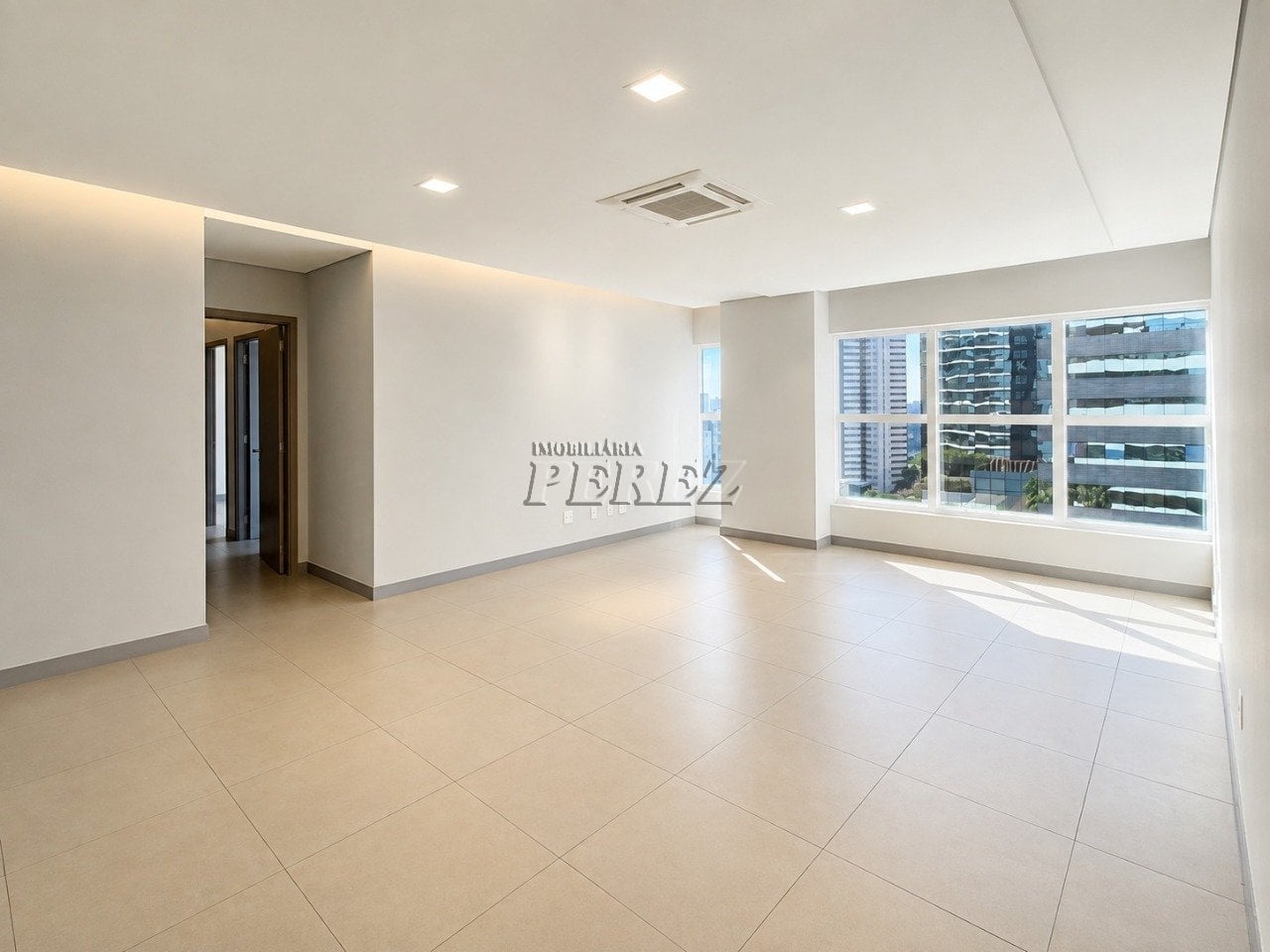 Sala para alugar no Torre Siena - Gleba Palhano, Próximo ao Lago Igapó