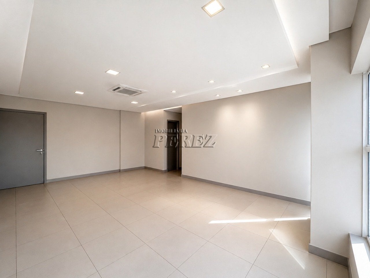 Sala para alugar no Torre Siena - Gleba Palhano, Próximo ao Lago Igapó
