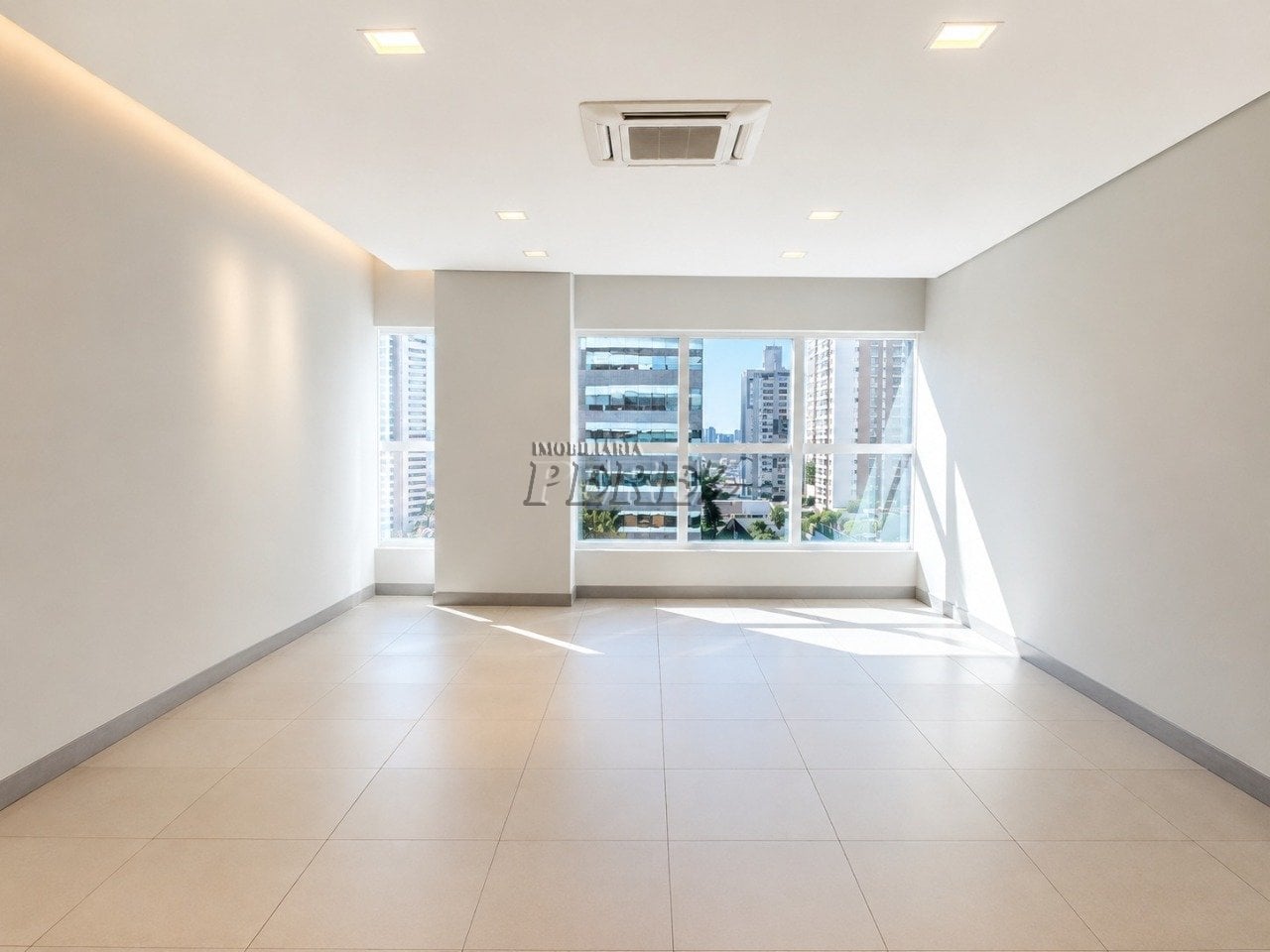 Sala para alugar no Torre Siena - Gleba Palhano, Próximo ao Lago Igapó