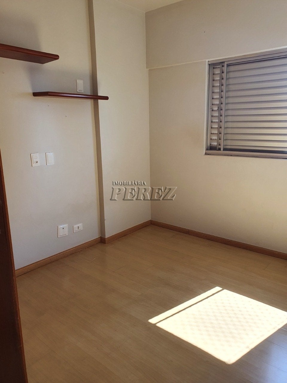 Apartamento à venda no Edifício Residencial Rio de Janeiro no centro de Londrina