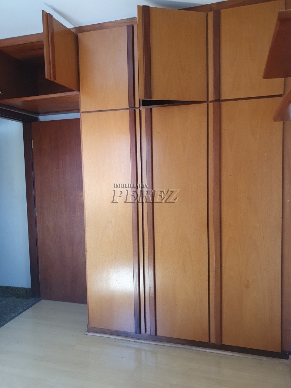Apartamento à venda no Edifício Residencial Rio de Janeiro no centro de Londrina