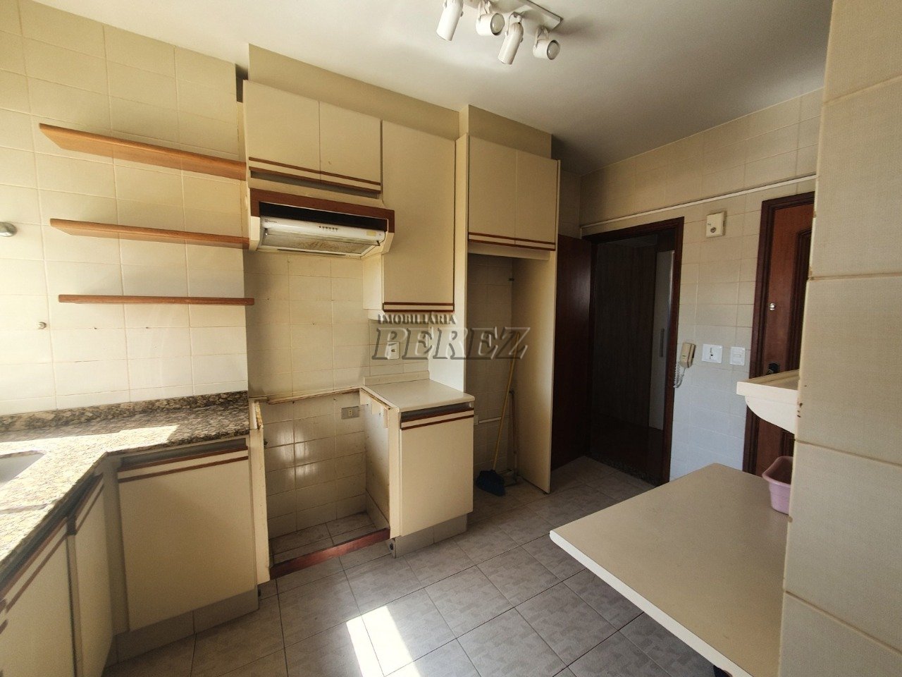 Apartamento à venda no Edifício Residencial Rio de Janeiro no centro de Londrina