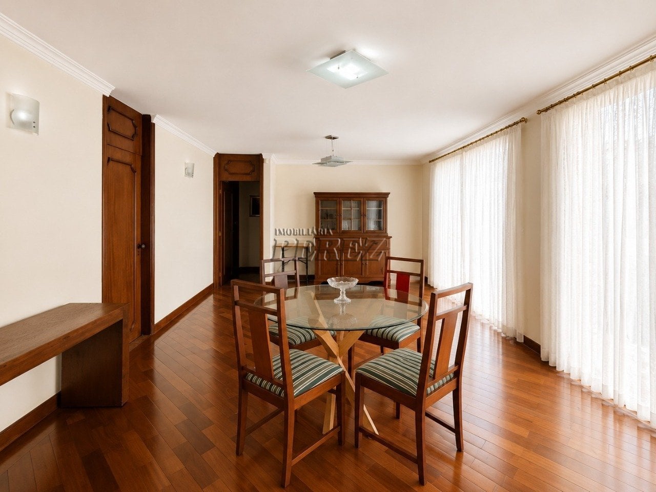 Casa à venda no Jardim Shangri-la A - Região oeste de Londrina