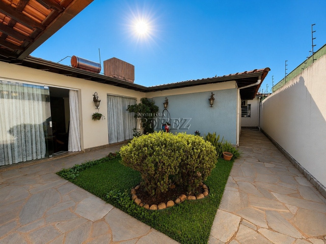 Casa à venda no Jardim Shangri-la A - Região oeste de Londrina