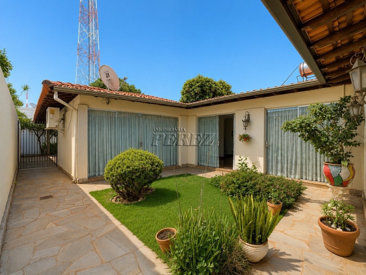 Casa à venda no Jardim Shangri-la A - Região oeste de Londrina