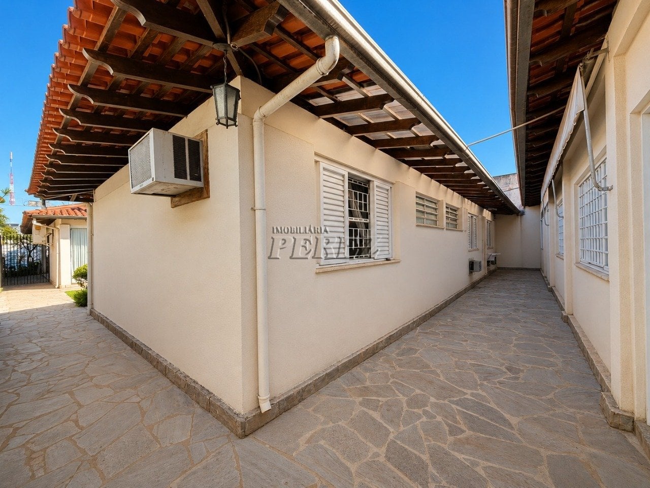 Casa à venda no Jardim Shangri-la A - Região oeste de Londrina