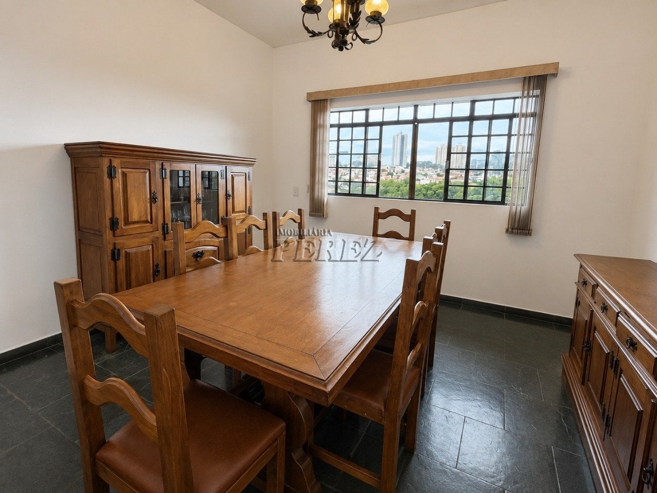 Casa à venda no Jardim Hedy - Região oeste de Londrina