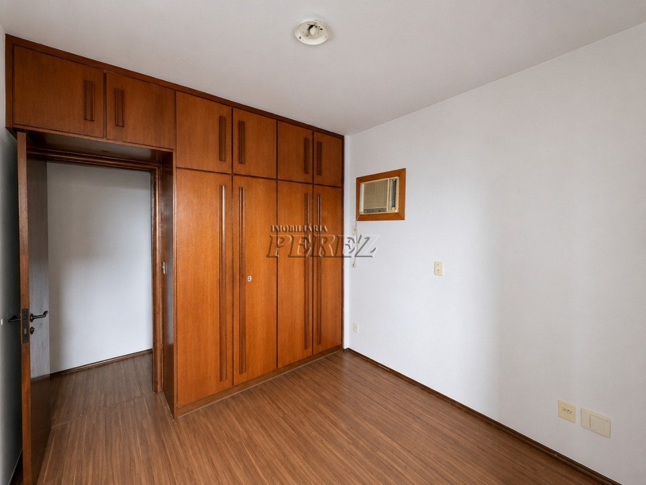 Apartamento à venda no Edifício Bela Cintra - Rua Paranaguá no centro de Londrina