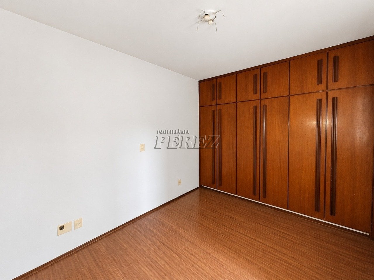 Apartamento à venda no Edifício Bela Cintra - Rua Paranaguá no centro de Londrina