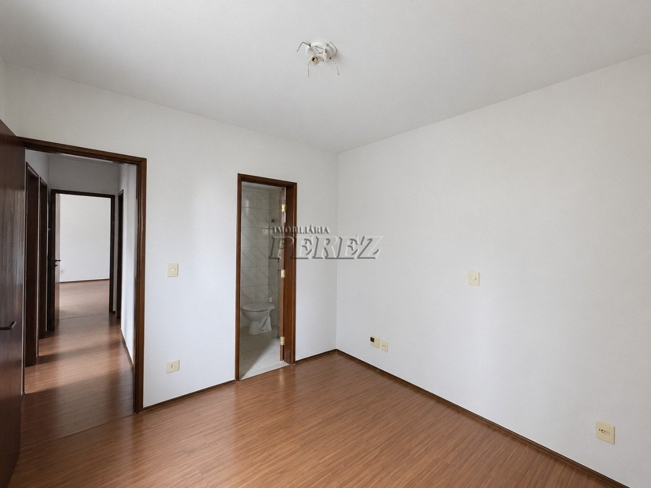 Apartamento à venda no Edifício Bela Cintra - Rua Paranaguá no centro de Londrina