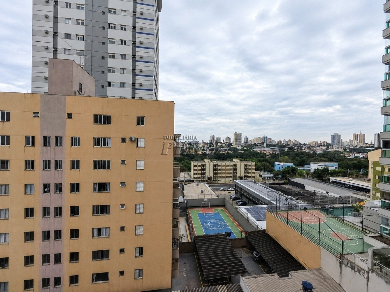 Apartamento à venda no Edifício Bela Cintra - Rua Paranaguá no centro de Londrina