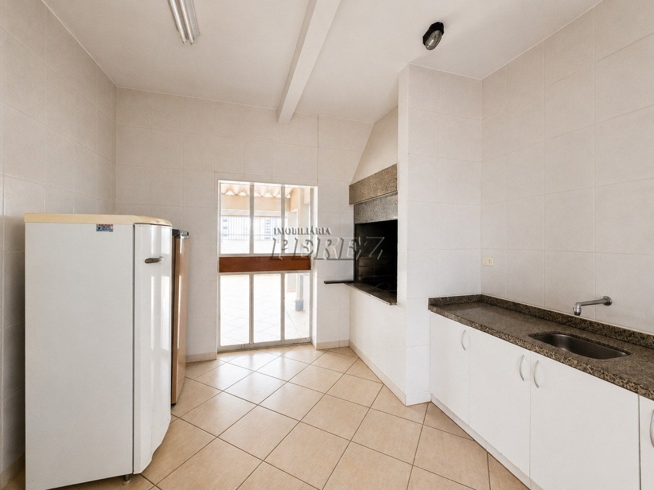Apartamento à venda no Edifício Bela Cintra - Rua Paranaguá no centro de Londrina