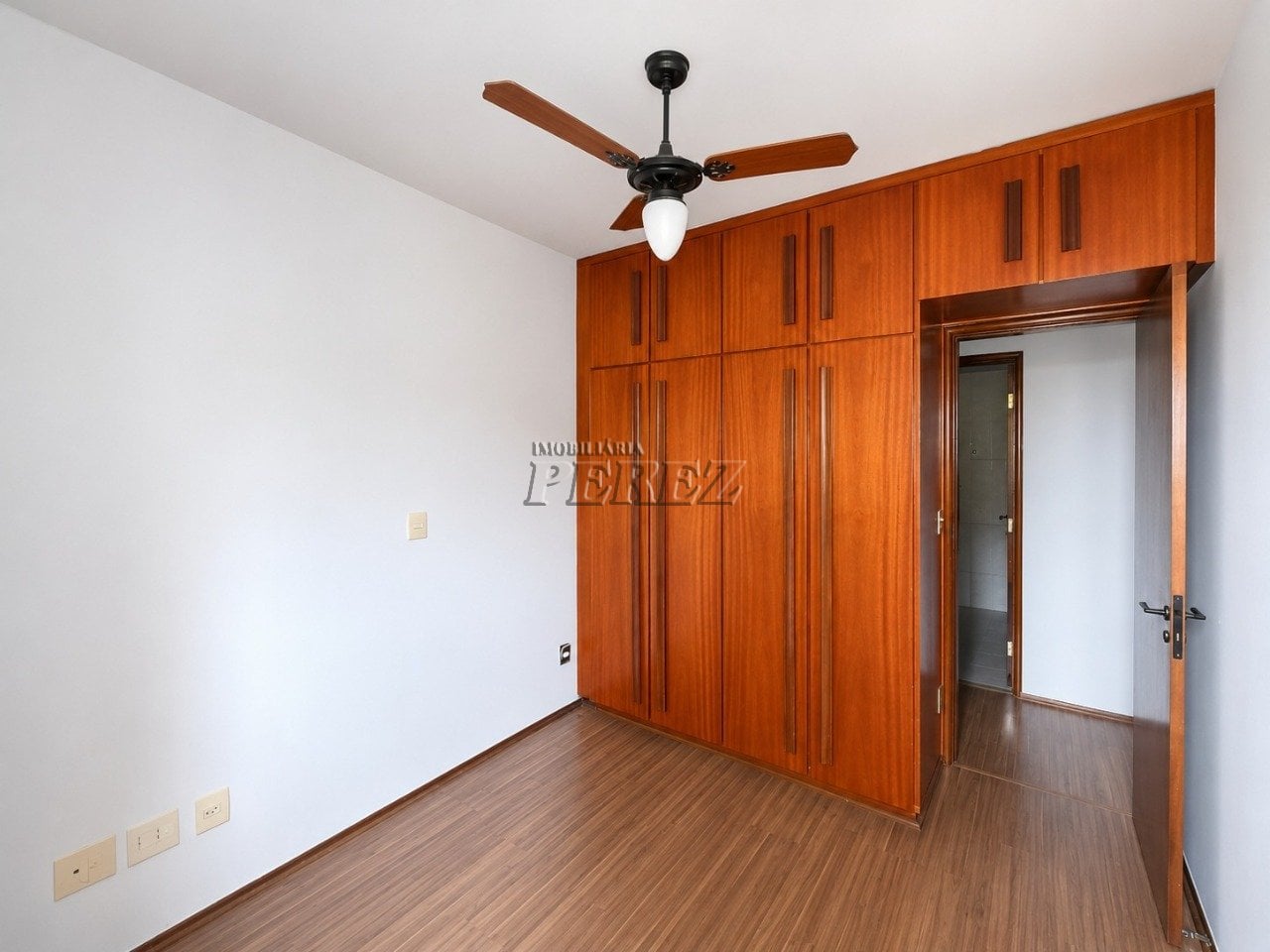 Apartamento à venda no Edifício Bela Cintra - Rua Paranaguá no centro de Londrina