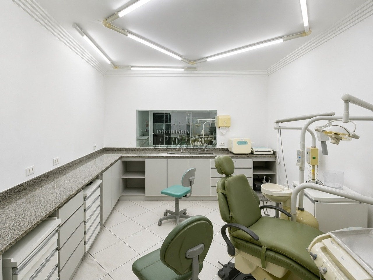 Sala comercial mobiliada para alugar na região central de Londrina