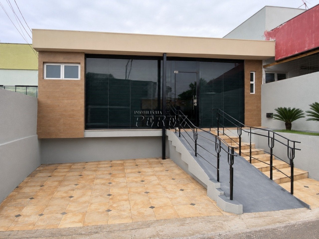 Sala comercial mobiliada para alugar na região central de Londrina