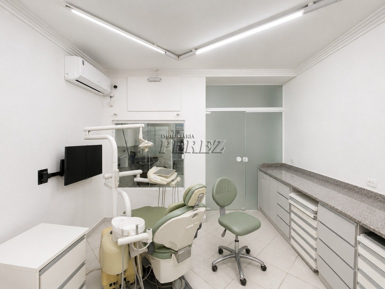 Sala comercial mobiliada para alugar na região central de Londrina