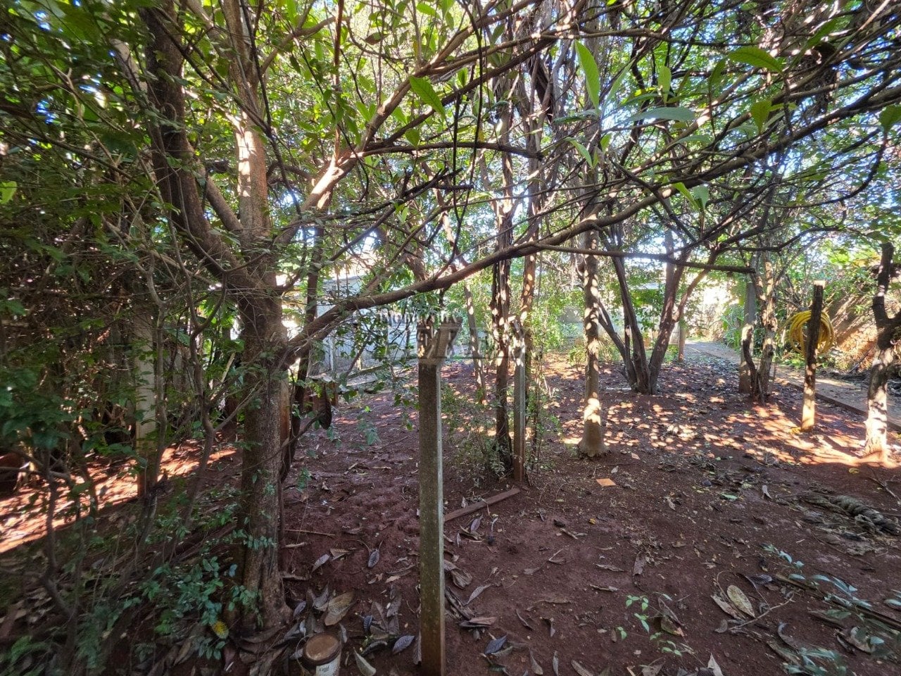 Terreno à venda no Jardim Bandeirantes, região oeste de Londrina
