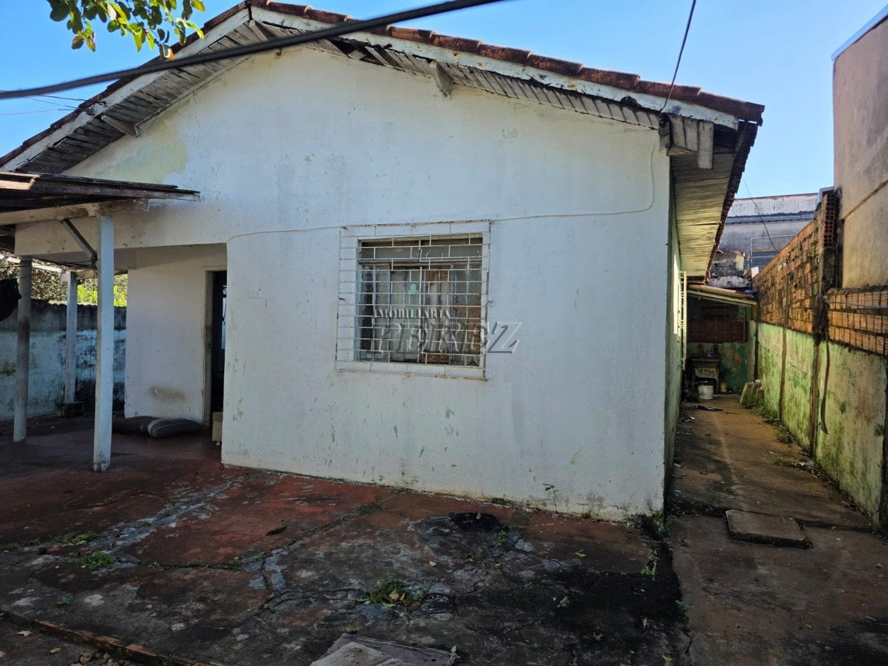 Casa à venda no Jardim Industrial, região oeste de Londrina