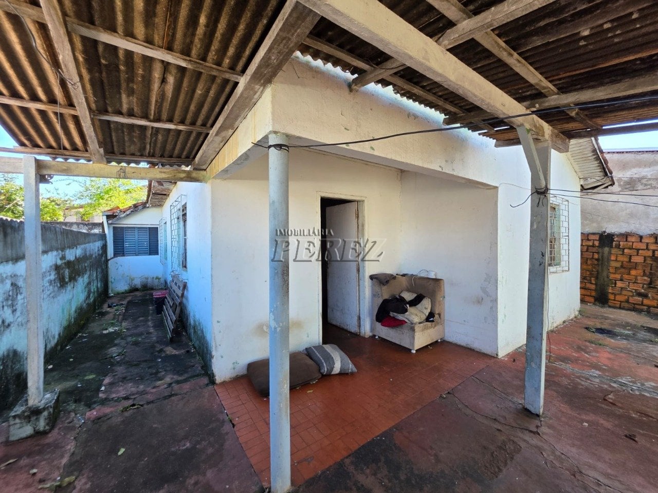 Casa à venda no Jardim Industrial, região oeste de Londrina