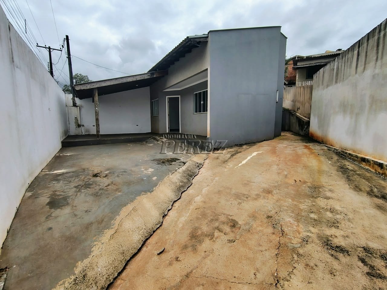 Casa à venda e locação na região leste de Londrina - Cambezinho