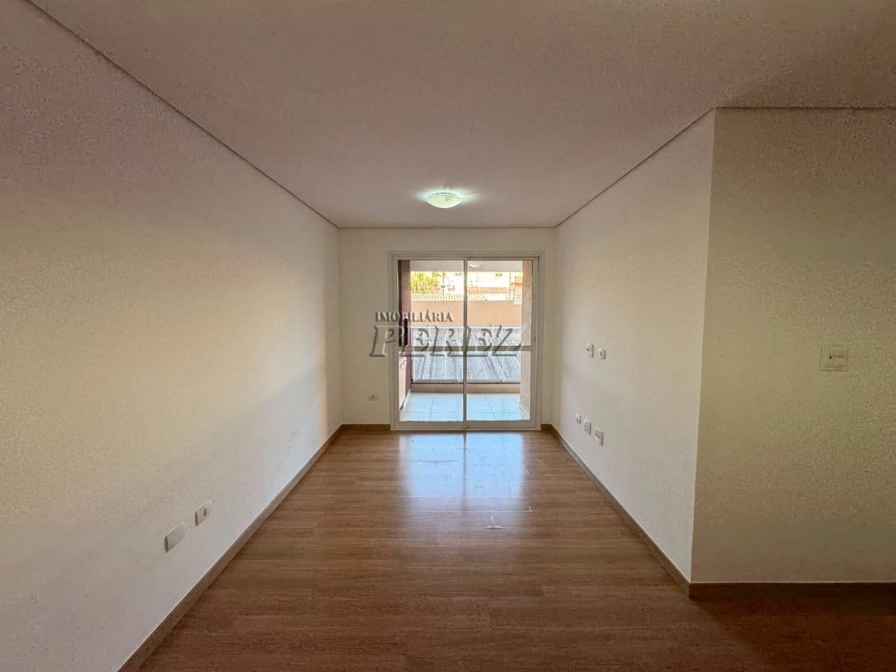 Apartamento para Locação no Centro de Londrina com 3 Quartos, Suíte, Churrasqueira e 2 Vagas