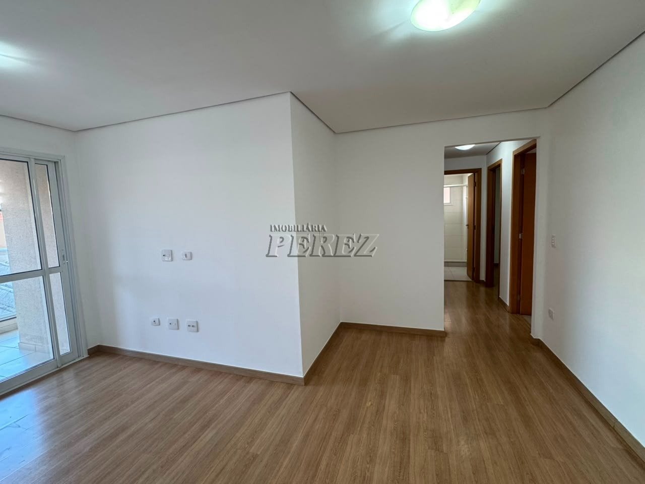 Apartamento para Locação no Centro de Londrina com 3 Quartos, Suíte, Churrasqueira e 2 Vagas