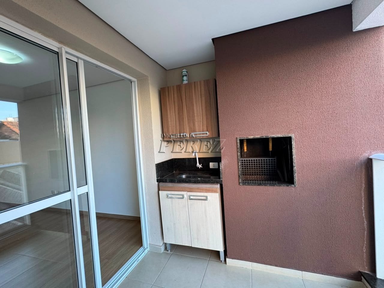Apartamento para Locação no Centro de Londrina com 3 Quartos, Suíte, Churrasqueira e 2 Vagas