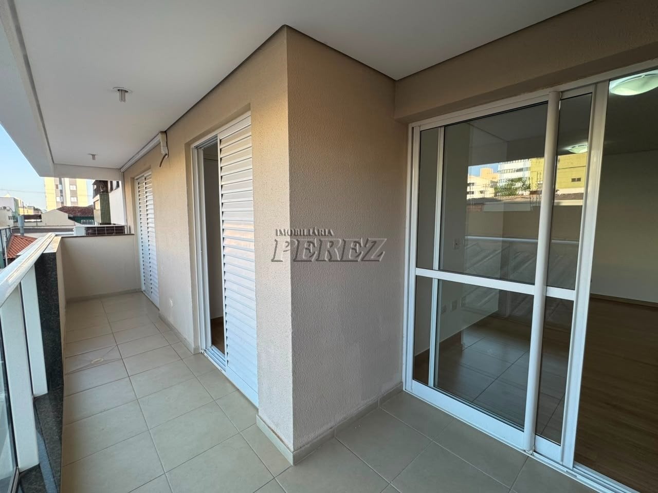 Apartamento para Locação no Centro de Londrina com 3 Quartos, Suíte, Churrasqueira e 2 Vagas