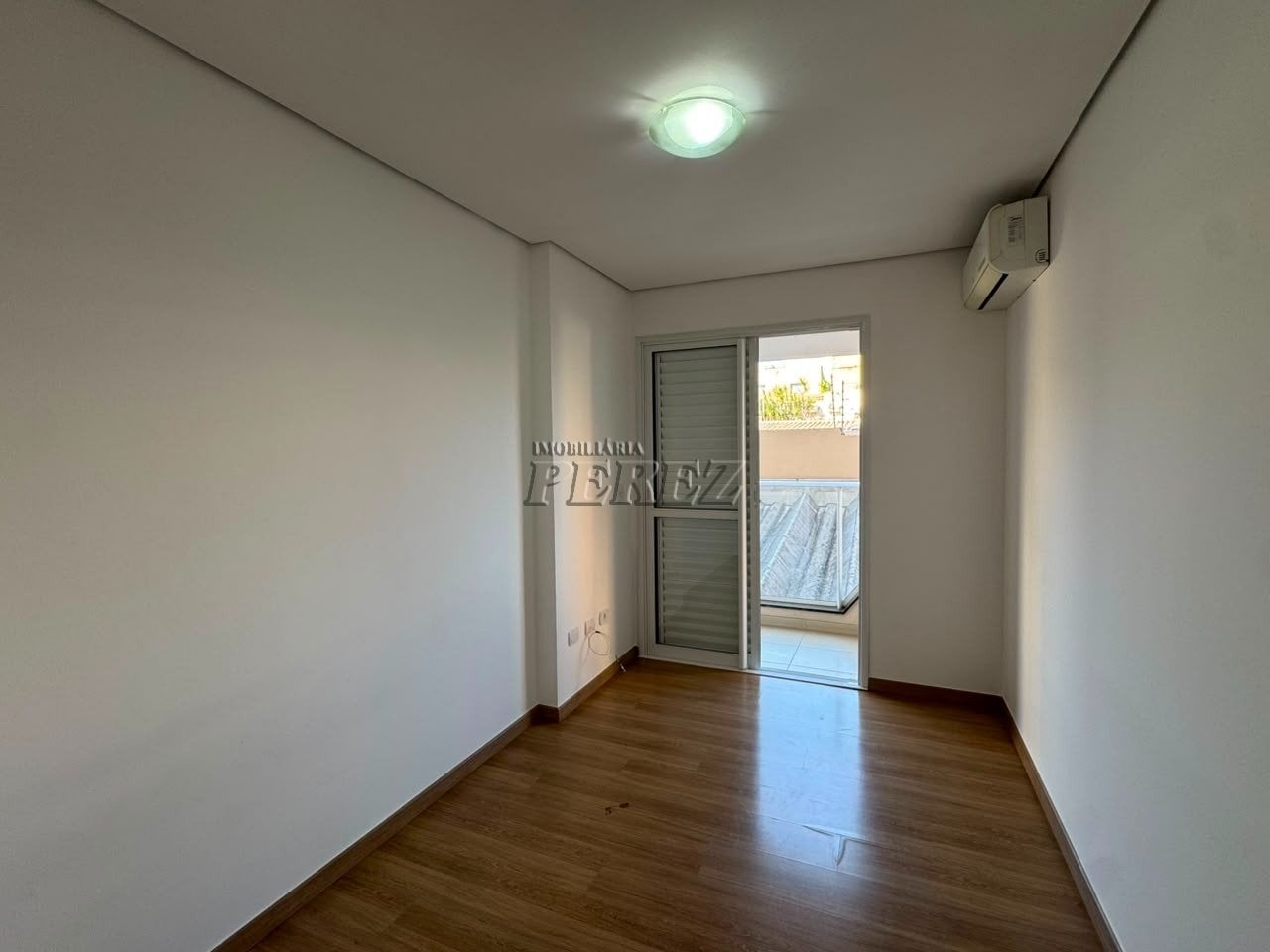 Apartamento para Locação no Centro de Londrina com 3 Quartos, Suíte, Churrasqueira e 2 Vagas
