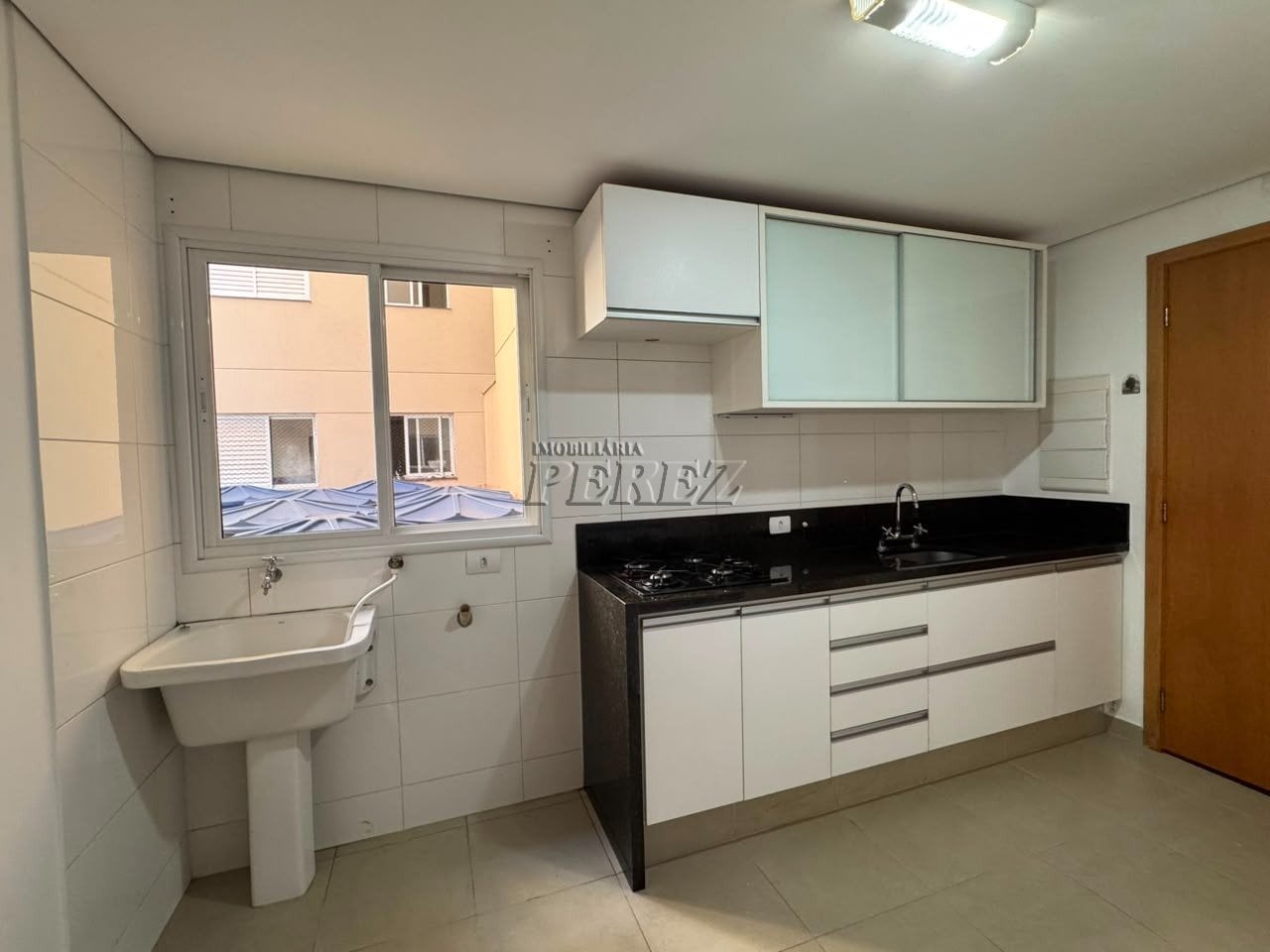 Apartamento para Locação no Centro de Londrina com 3 Quartos, Suíte, Churrasqueira e 2 Vagas