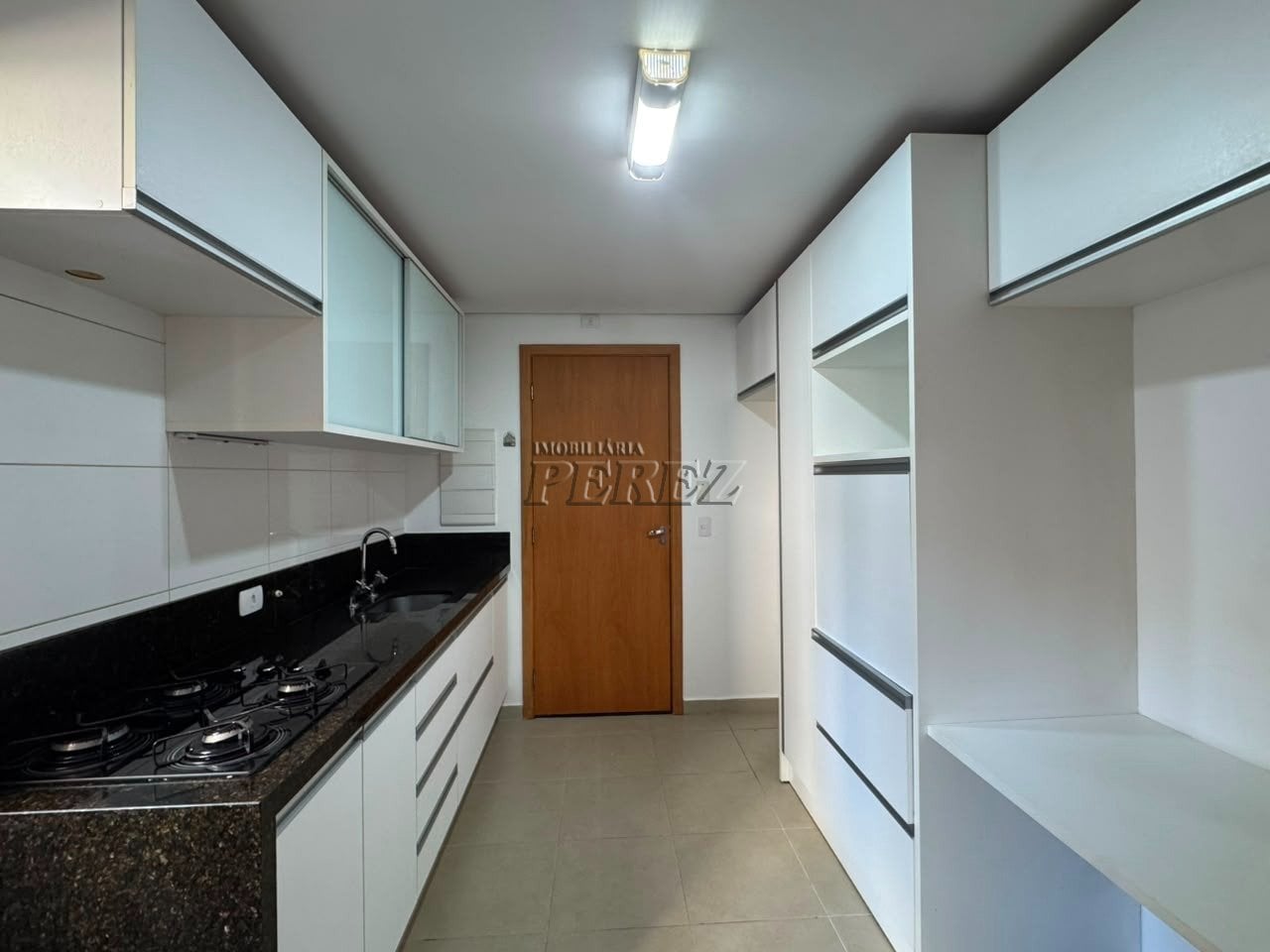 Apartamento para Locação no Centro de Londrina com 3 Quartos, Suíte, Churrasqueira e 2 Vagas