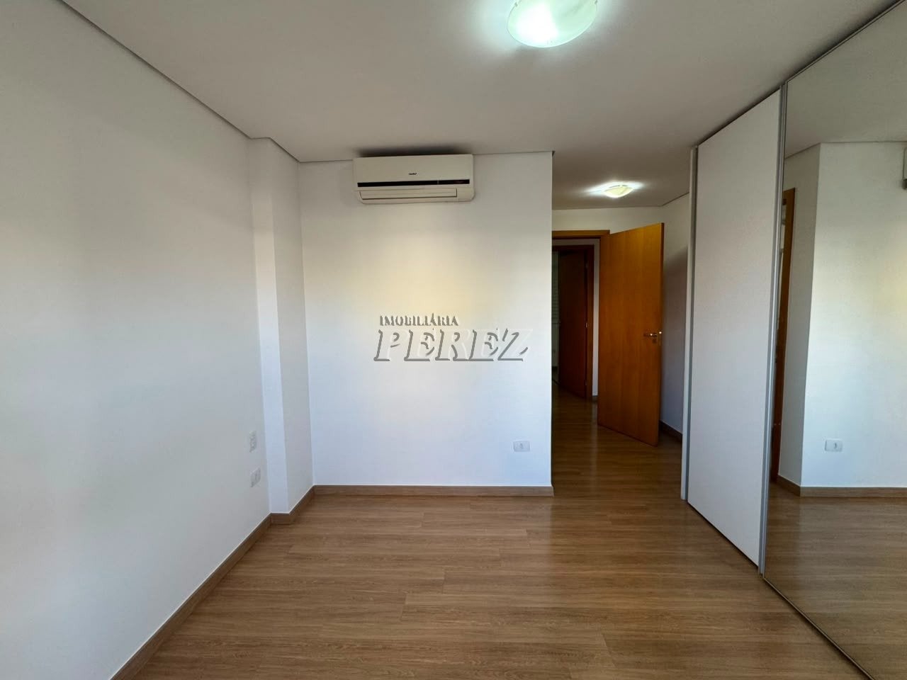 Apartamento para Locação no Centro de Londrina com 3 Quartos, Suíte, Churrasqueira e 2 Vagas