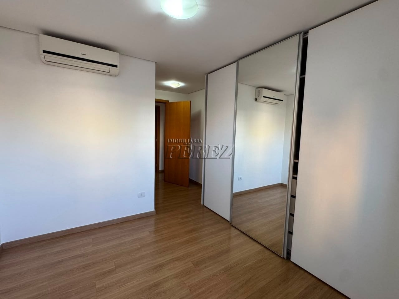 Apartamento para Locação no Centro de Londrina com 3 Quartos, Suíte, Churrasqueira e 2 Vagas
