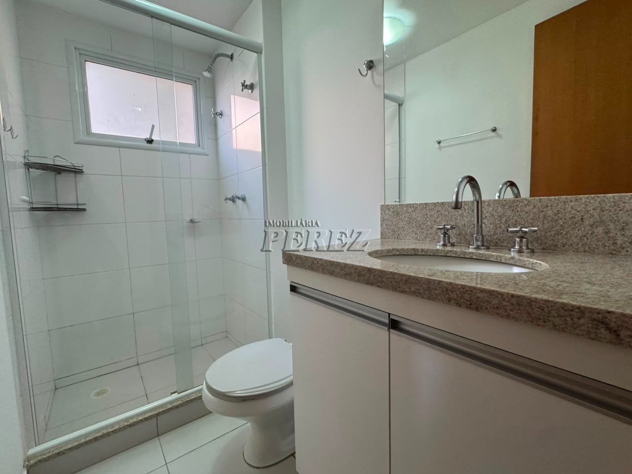 Apartamento para Locação no Centro de Londrina com 3 Quartos, Suíte, Churrasqueira e 2 Vagas