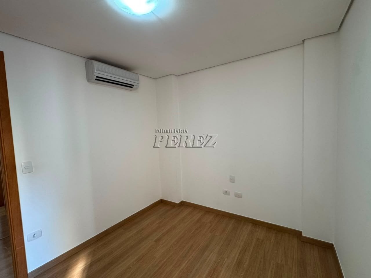Apartamento para Locação no Centro de Londrina com 3 Quartos, Suíte, Churrasqueira e 2 Vagas