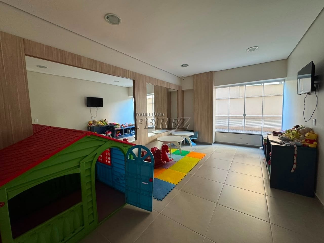 Apartamento para Locação no Centro de Londrina com 3 Quartos, Suíte, Churrasqueira e 2 Vagas