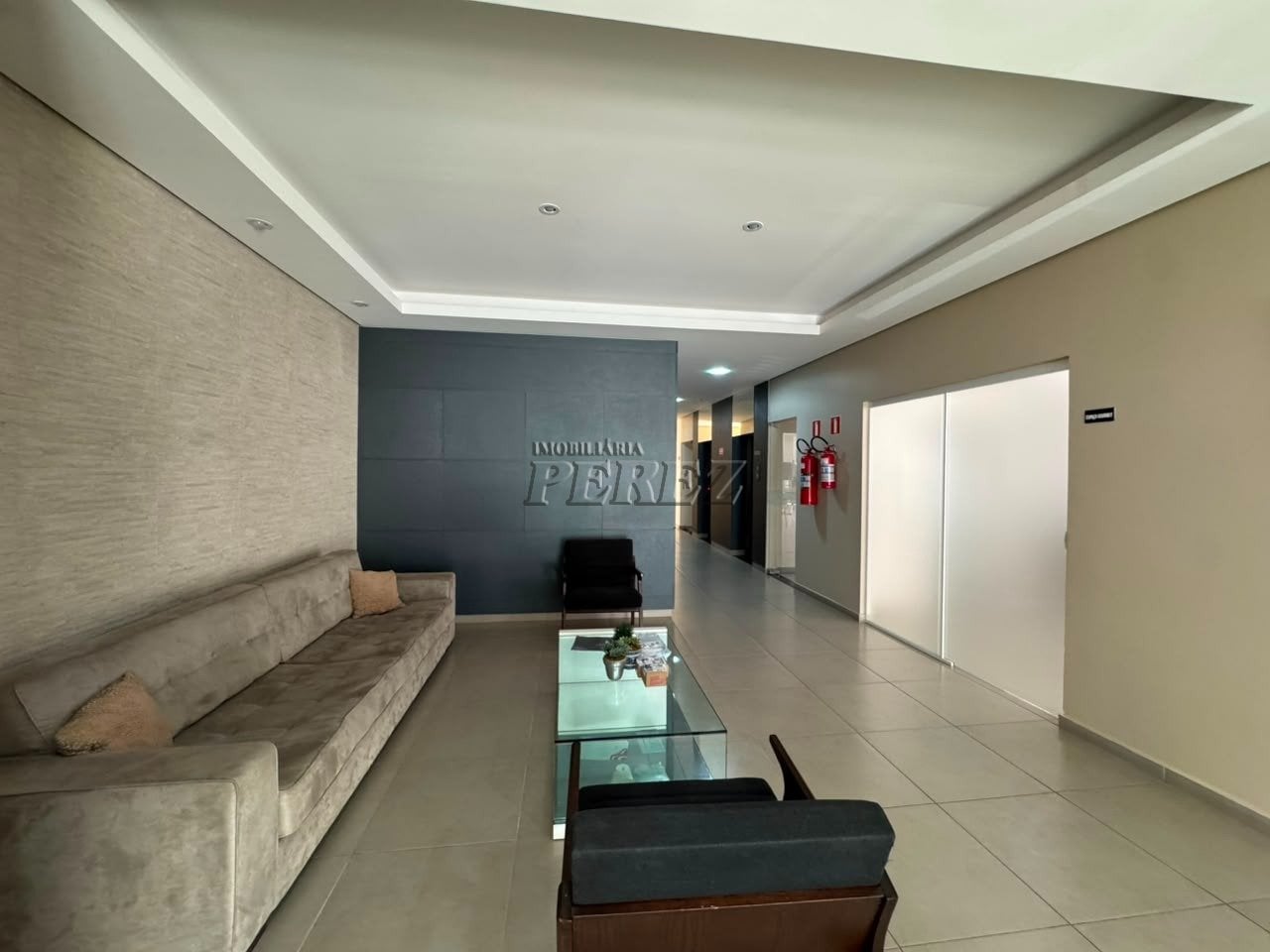 Apartamento para Locação no Centro de Londrina com 3 Quartos, Suíte, Churrasqueira e 2 Vagas
