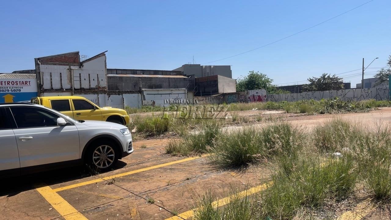 Terreno à venda na Vila Siam, região leste de Londrina