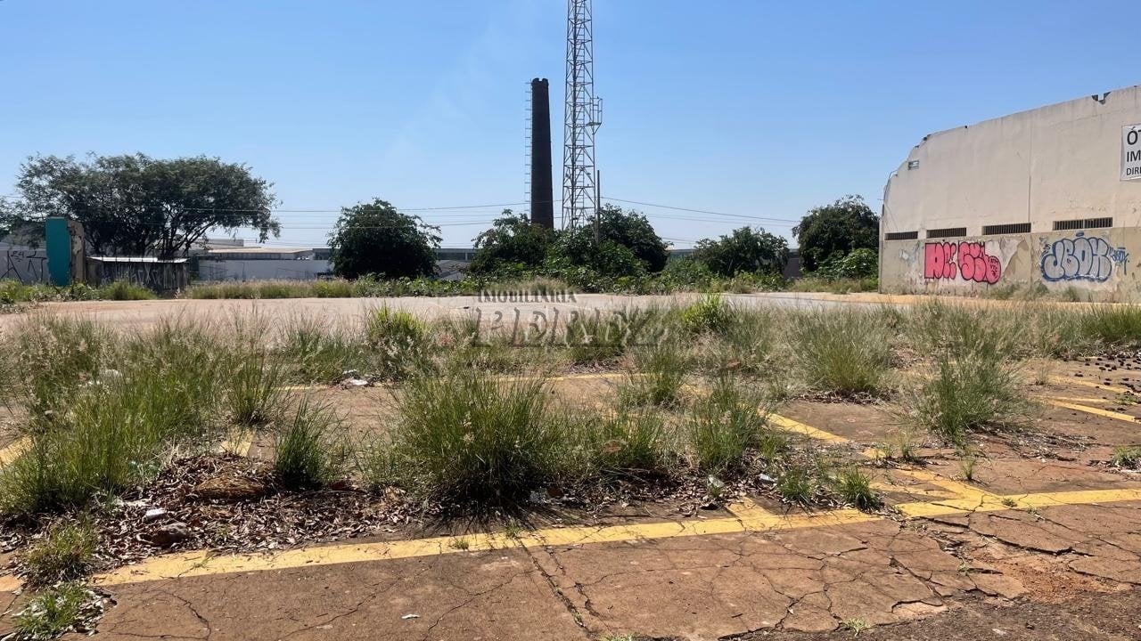 Terreno à venda na Vila Siam, região leste de Londrina