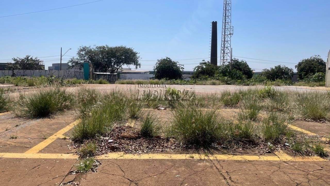 Terreno à venda na Vila Siam, região leste de Londrina