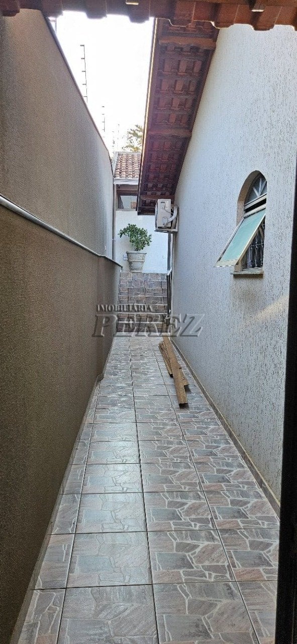 Casa à venda na região leste de Londrina - Califórnia