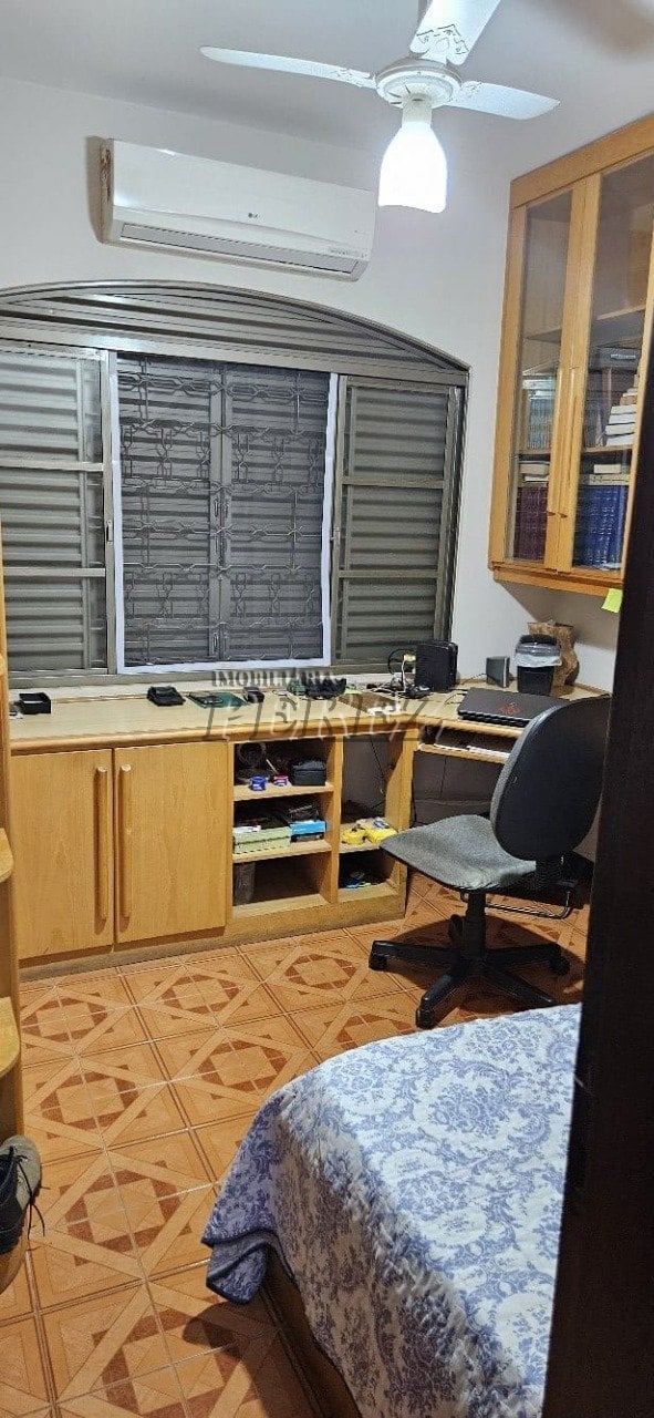 Casa à venda na região leste de Londrina - Califórnia