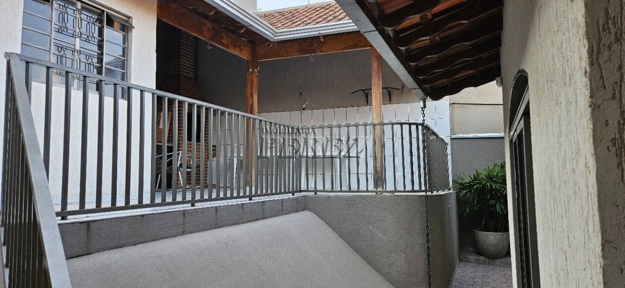 Casa à venda na região leste de Londrina - Califórnia
